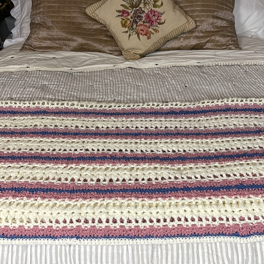 Vintage Crochet Mauve, Cream & Blue Afghan Throw